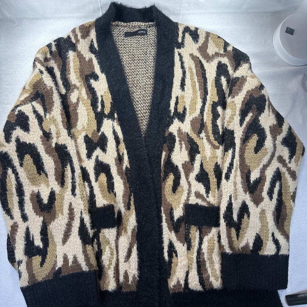 On Blue‎ oversized cardigan sweater Womens M Abstract Animal Print